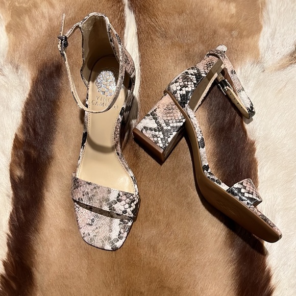 ✅SOLD VINCE CAMUTO - Picture 4 of 11